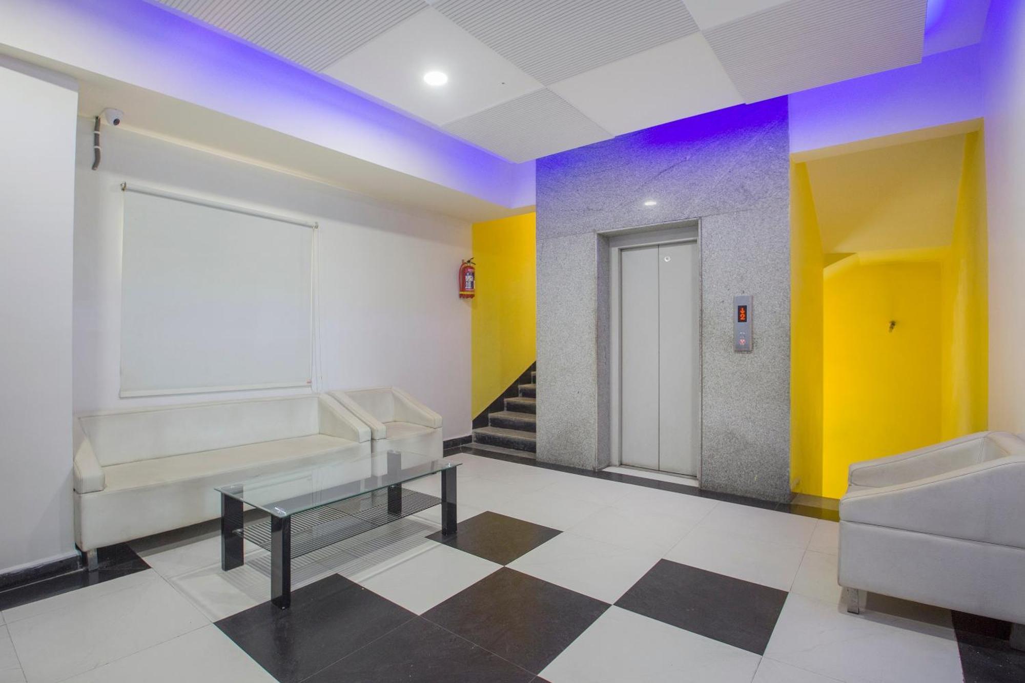 Hotel O Palak Residency Near Erragadda Metro Station Гайдарабад Екстер'єр фото
