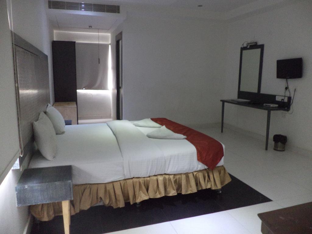 Hotel O Palak Residency Near Erragadda Metro Station Гайдарабад Номер фото
