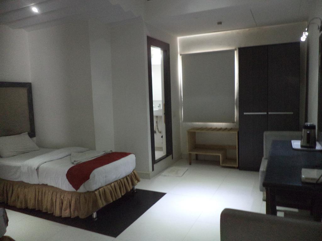 Hotel O Palak Residency Near Erragadda Metro Station Гайдарабад Екстер'єр фото