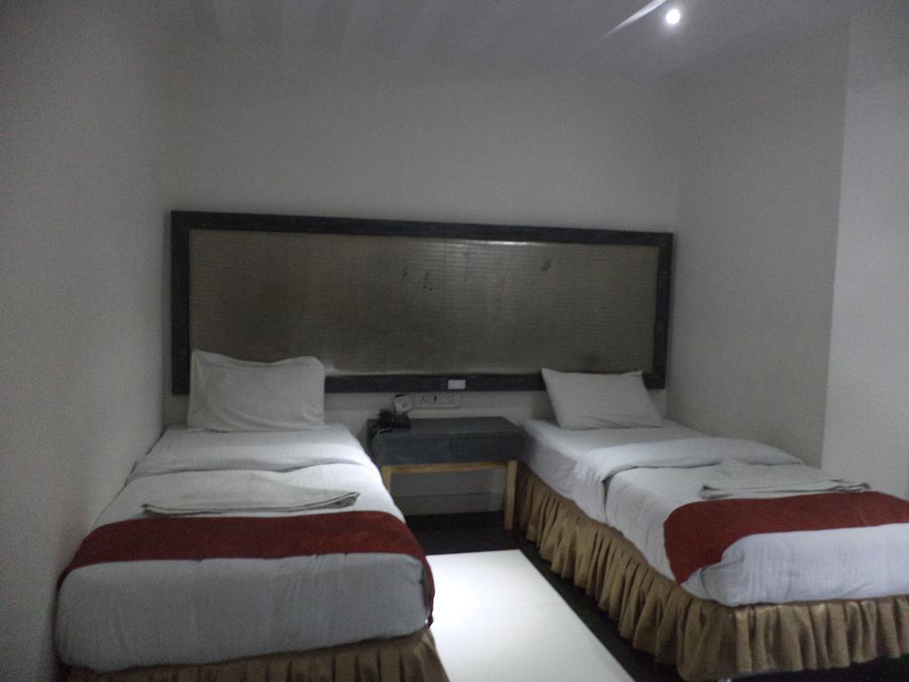 Hotel O Palak Residency Near Erragadda Metro Station Гайдарабад Екстер'єр фото